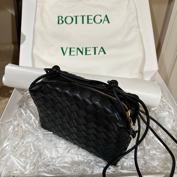 Bottega Veneta Medium Loop Camera Purse - Picture 2 of 16
